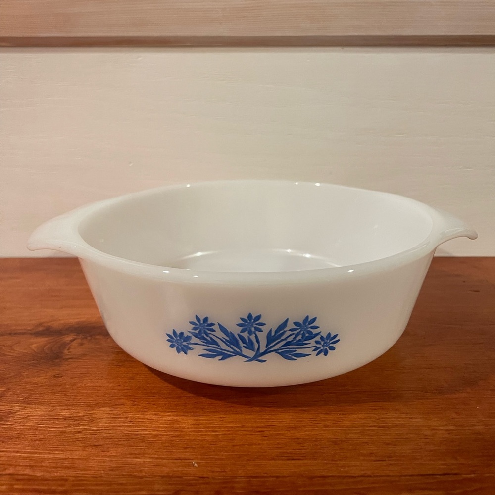 VINTAGE ANCHOR HOCKING FIRE KING BLUE CORNFLOWER 436 MILK GLASS CASSEROLE DISH